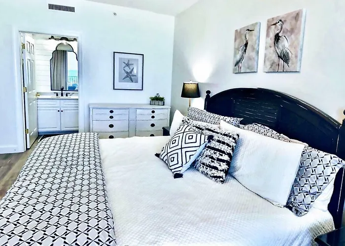 Barefoot Bliss - Beachfront Condo - Sleeps 12