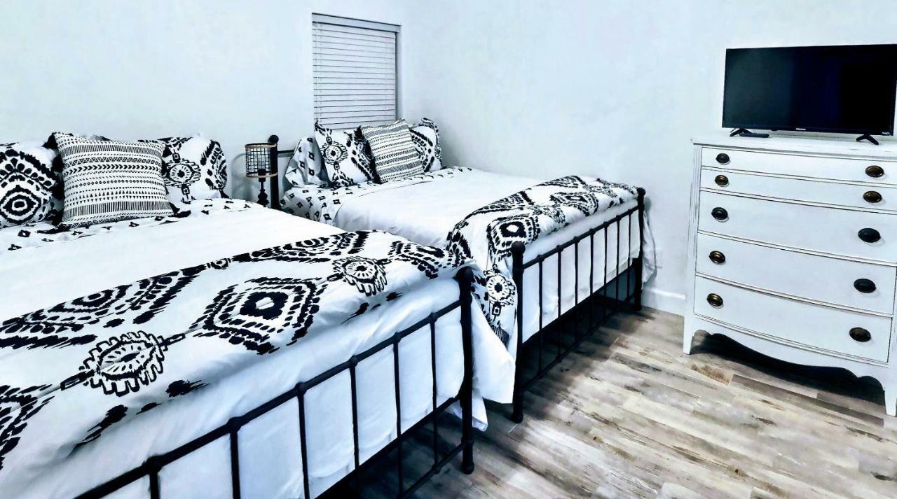 Barefoot Bliss - Beachfront - Sleeps 12 Apartamento