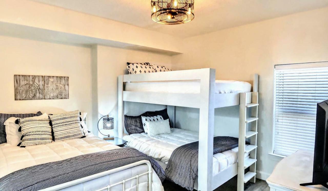 Barefoot Bliss - Beachfront - Sleeps 12 Apartamento Panama City Beach
